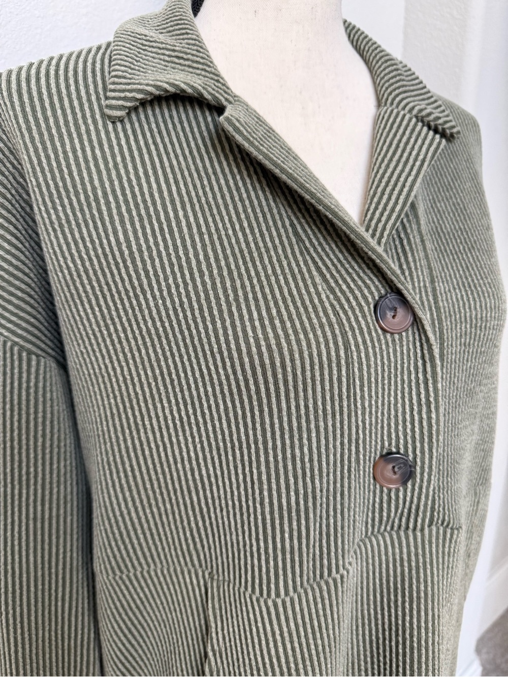 Stylive Olive Ribbed Button-Front Polo - Picture 2 of 10